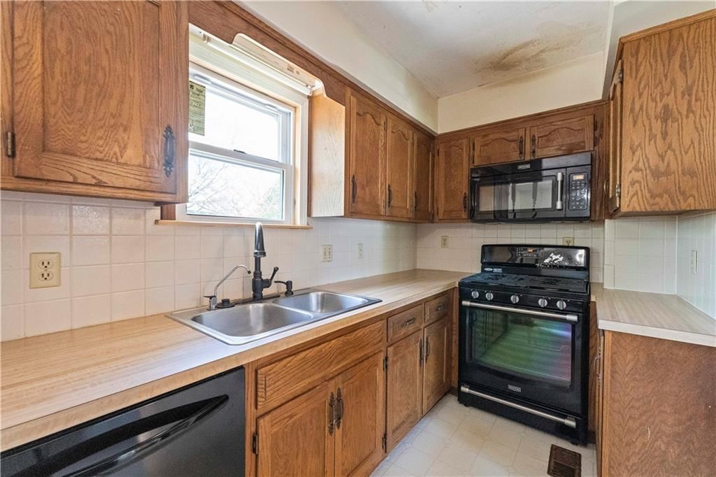 610 N Elm Street — photo 20