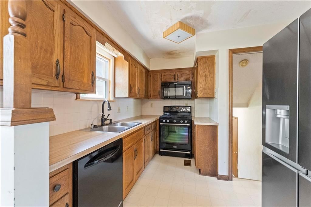 610 N Elm Street — photo 21