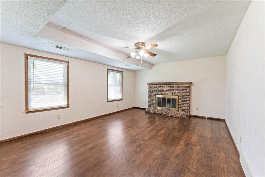 610 N Elm Street — photo 23