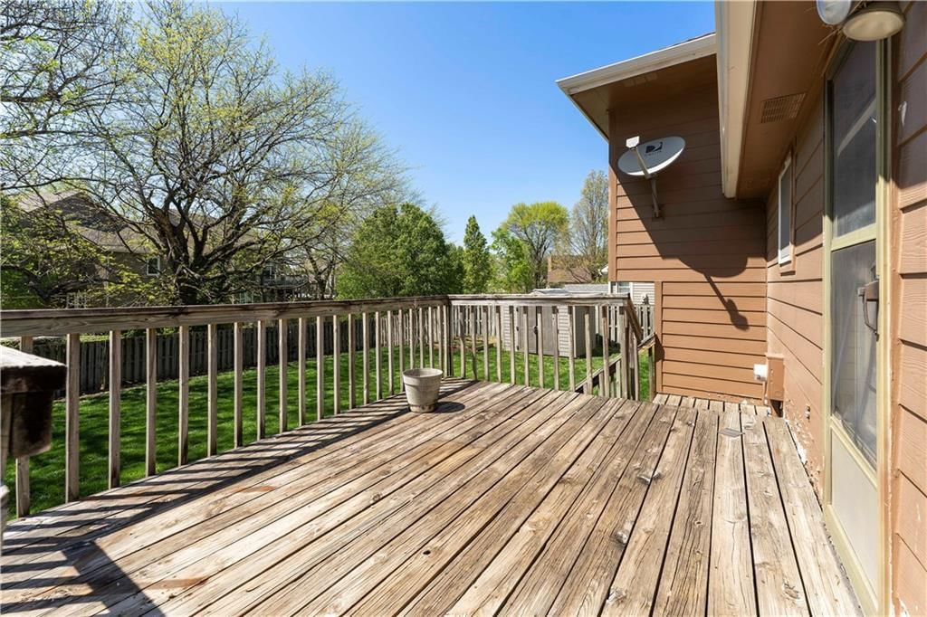 610 N Elm Street — photo 27