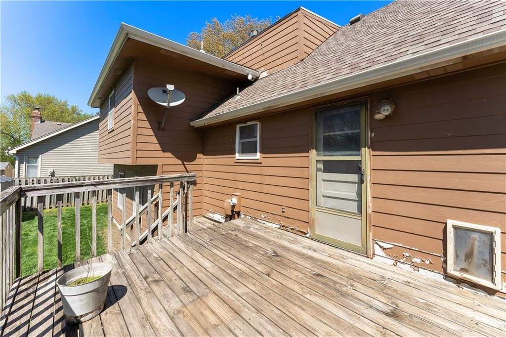 610 N Elm Street — photo 28
