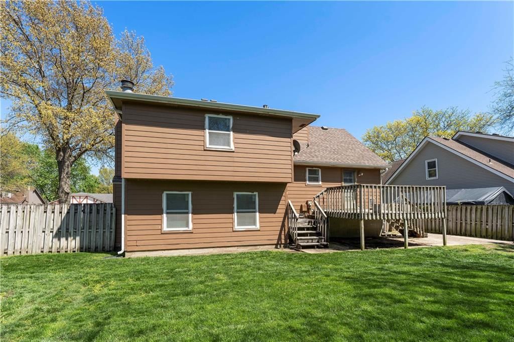 610 N Elm Street — photo 31