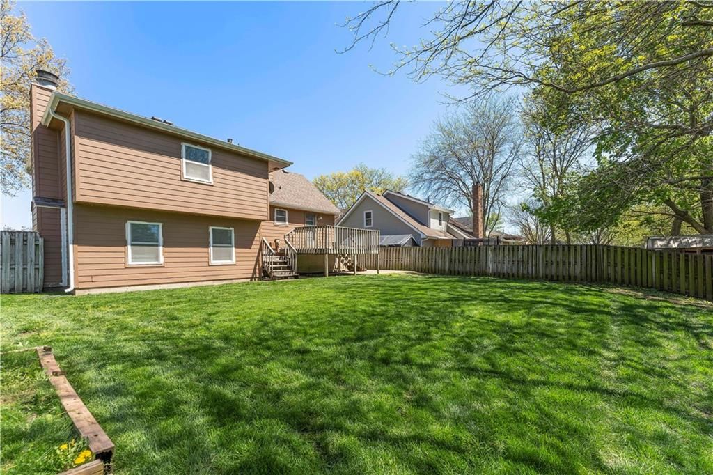 610 N Elm Street — photo 35
