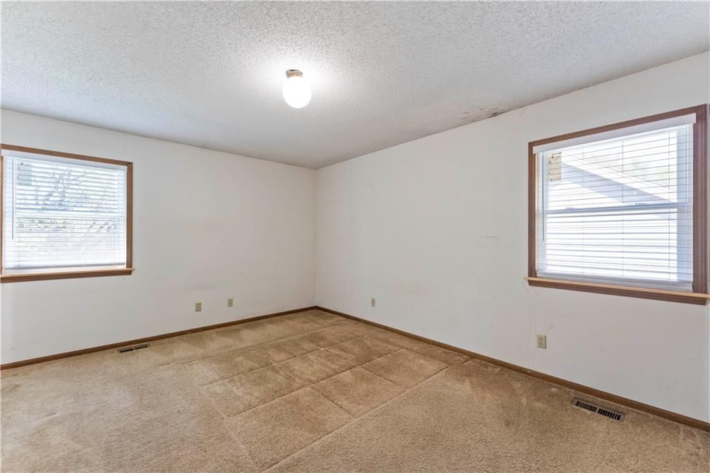 610 N Elm Street — photo 6