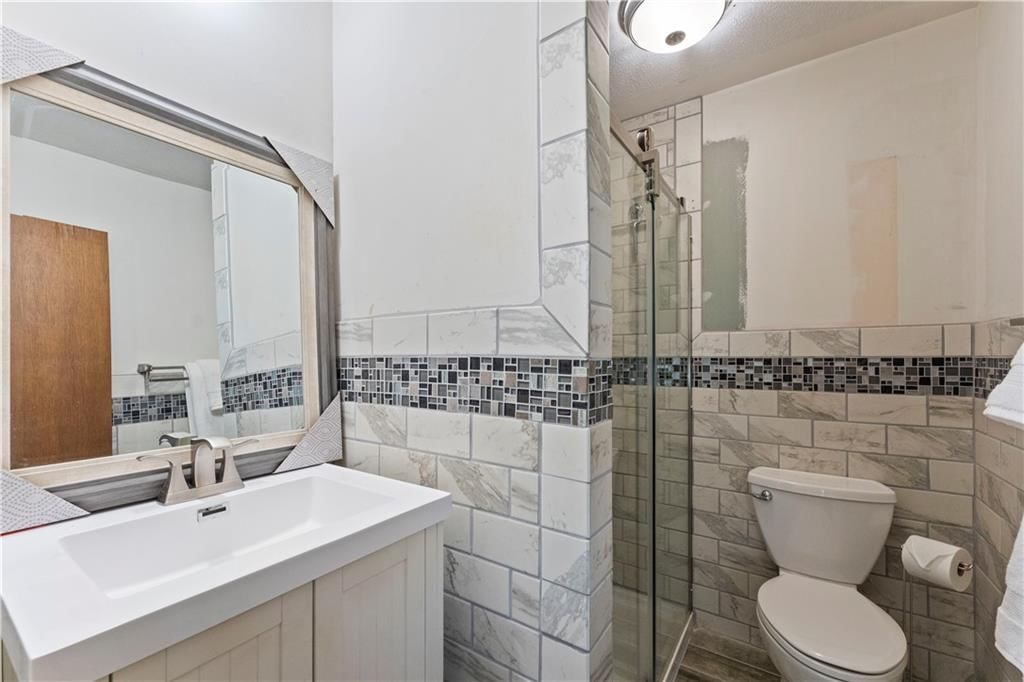 610 N Elm Street — photo 8