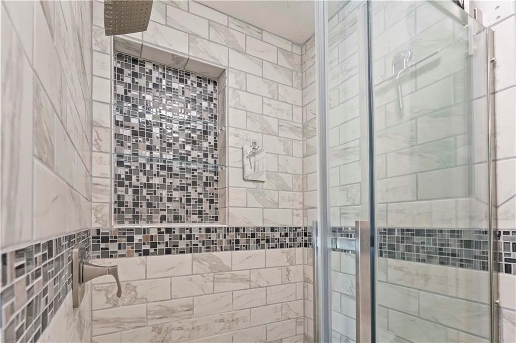 610 N Elm Street — photo 9