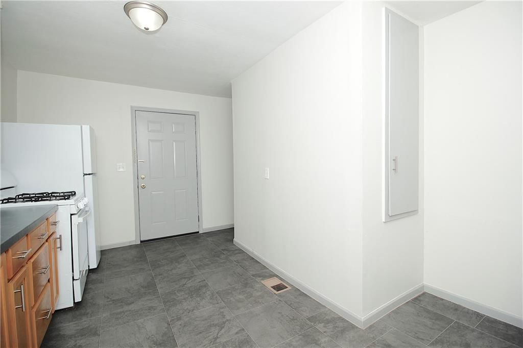 418 E 1st Avenue — photo 8