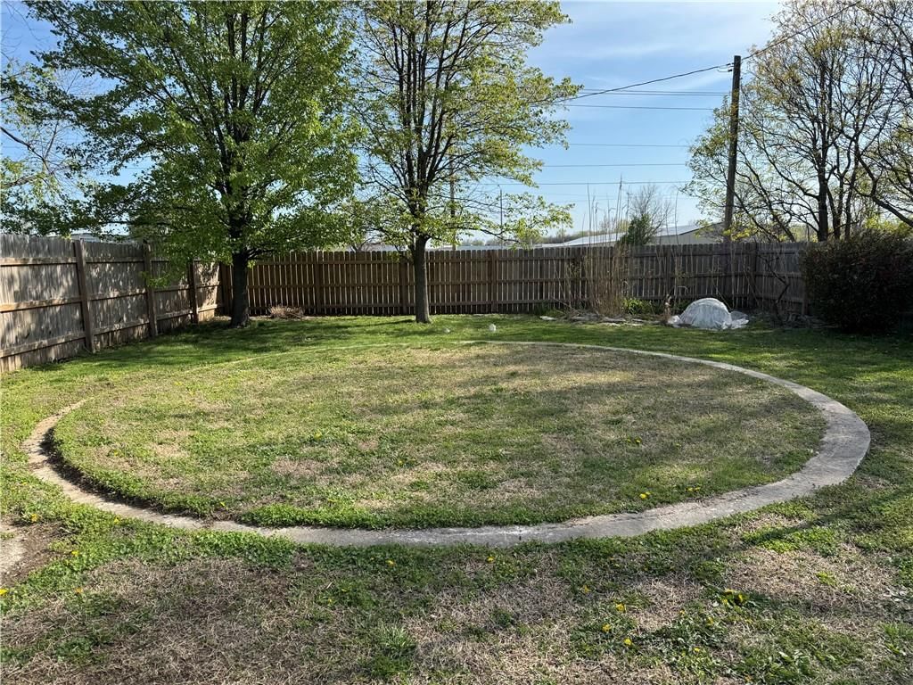 801 N Allen Avenue — photo 20