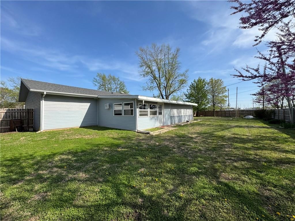 801 N Allen Avenue — photo 23