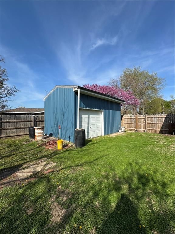 801 N Allen Avenue — photo 24