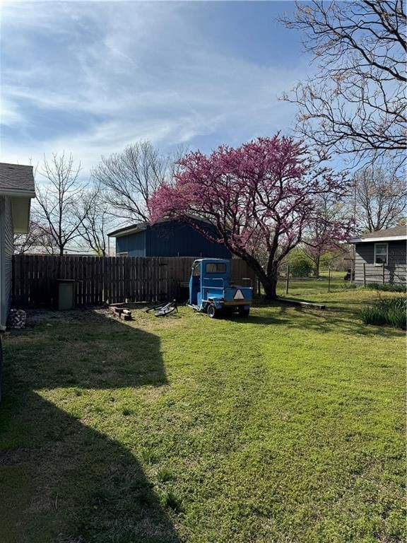801 N Allen Avenue — photo 28