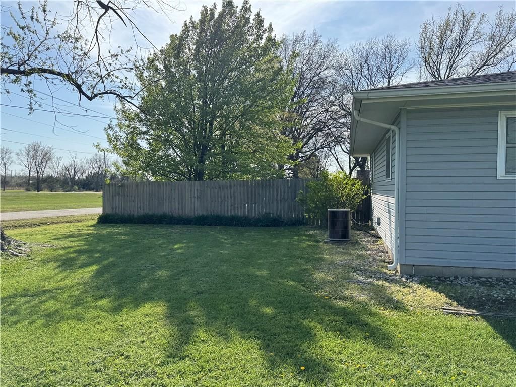 801 N Allen Avenue — photo 29