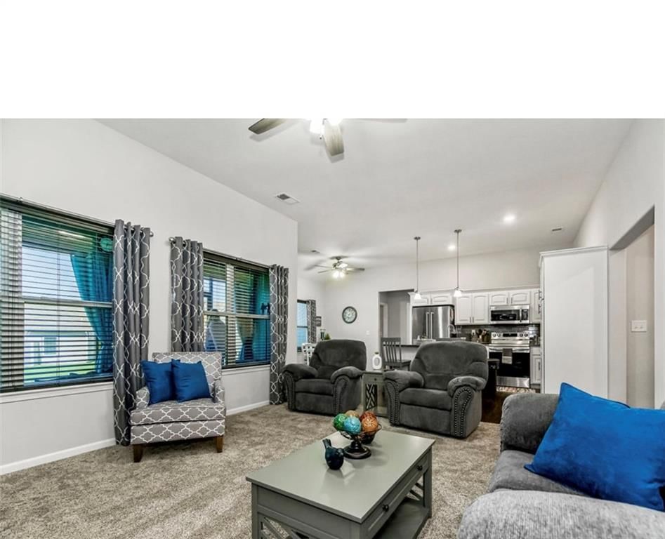 404 NE Chestnut Court — photo 5