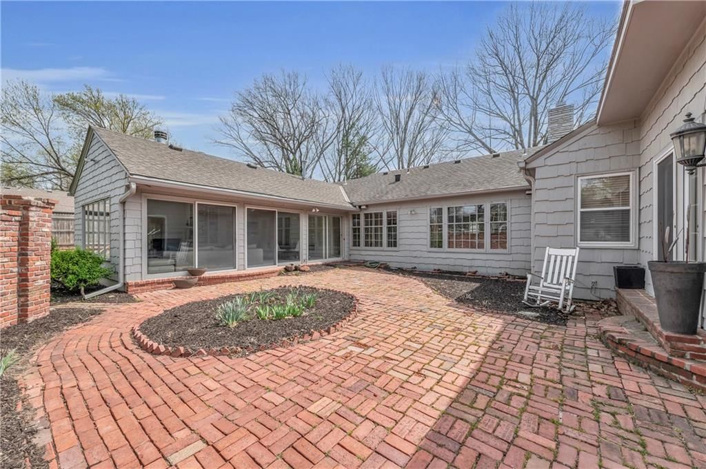 1204 W 67th Street — photo 35