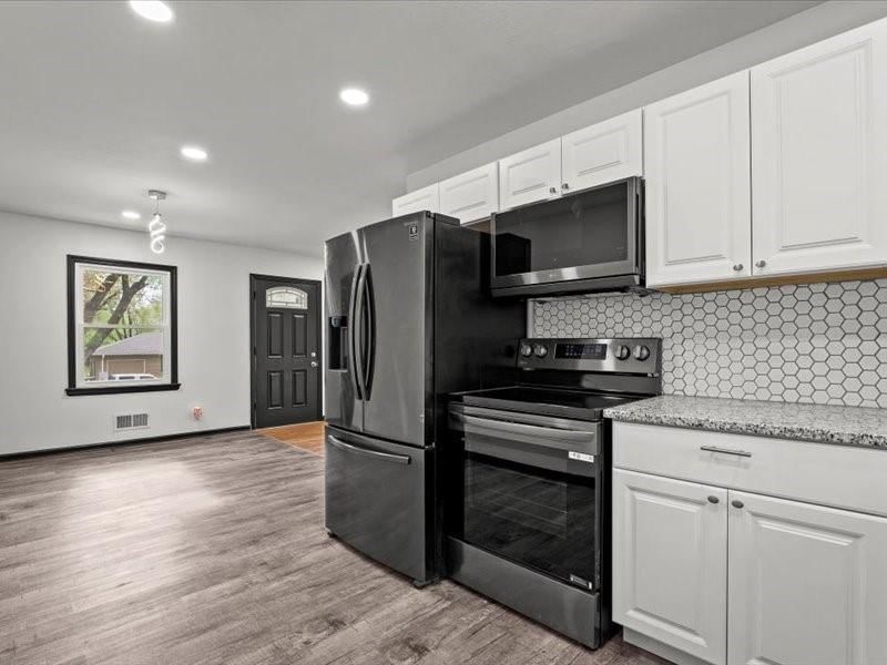 10204 Bellaire Avenue — photo 10
