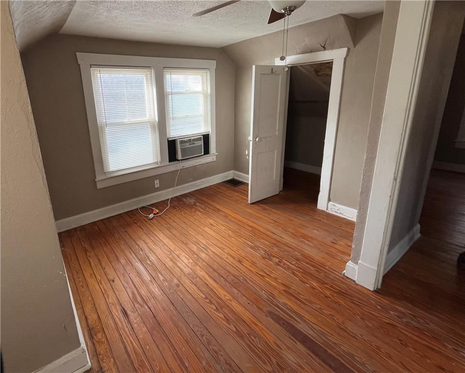 1220 Hardesty Avenue — photo 15