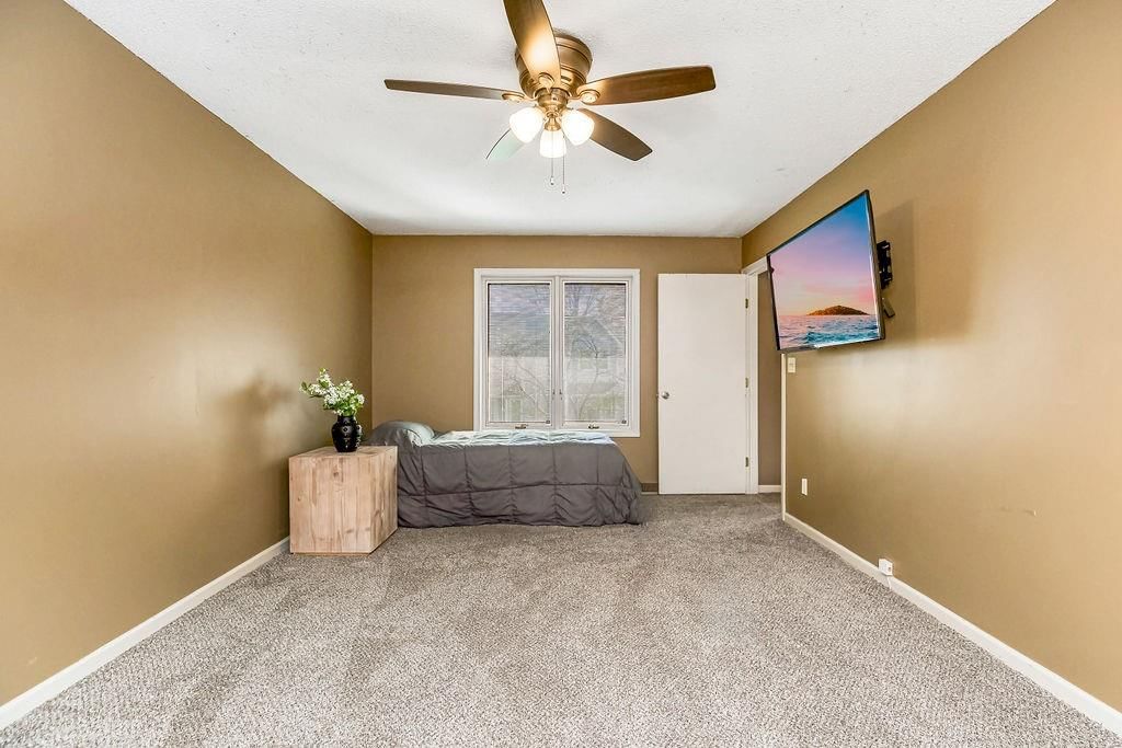 8503 N CHATHAM Avenue — photo 12
