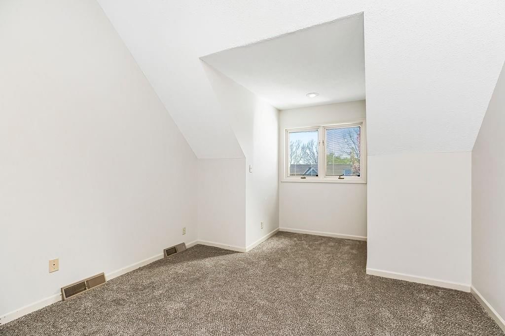 8503 N CHATHAM Avenue — photo 16
