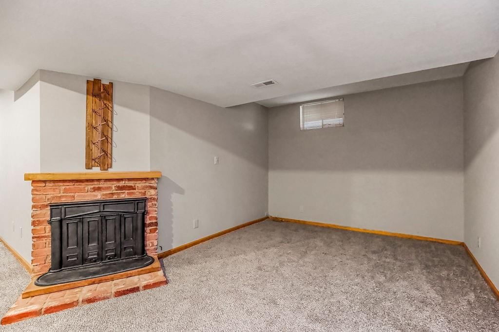 8503 N CHATHAM Avenue — photo 23