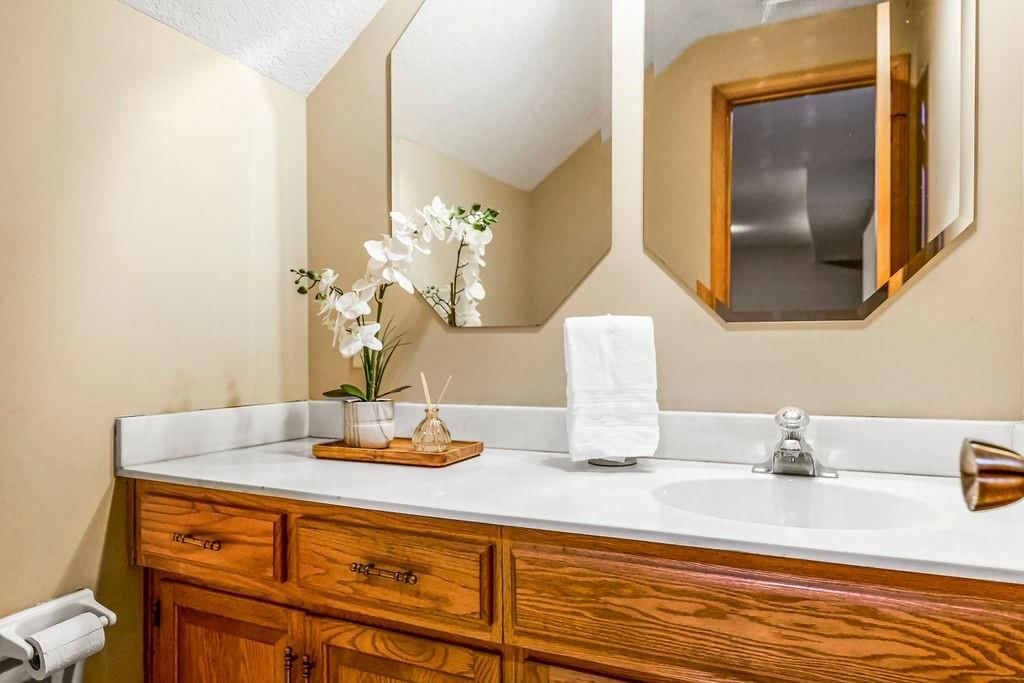 8503 N CHATHAM Avenue — photo 24