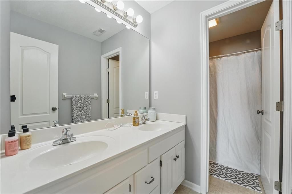 2202 Greenfield Court — photo 34