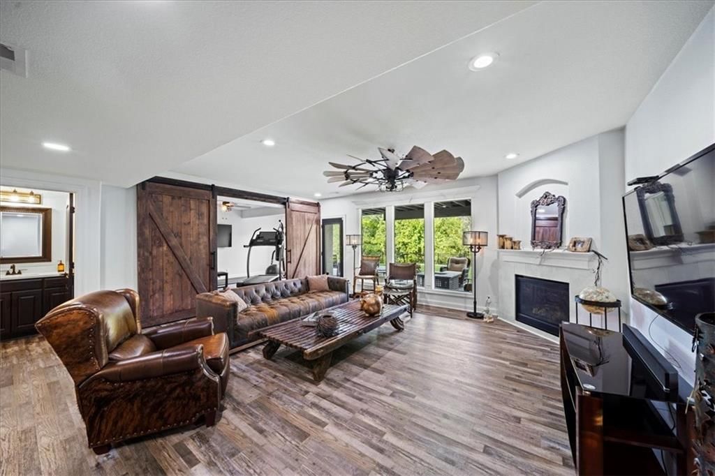 6837 N Myrtle Court — photo 57
