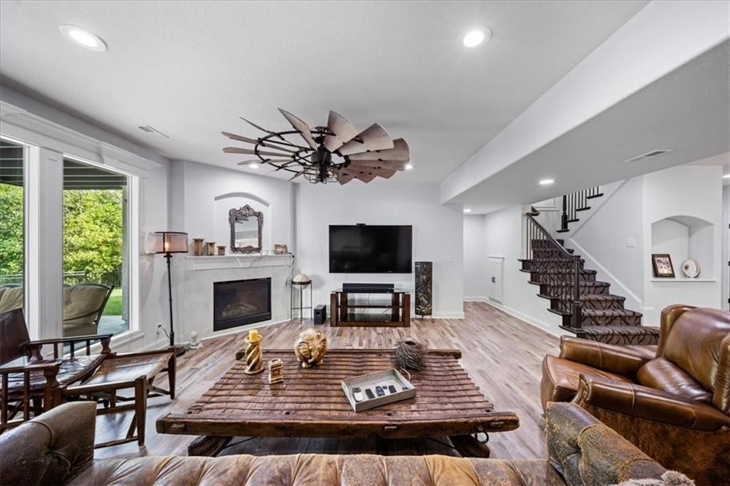 6837 N Myrtle Court — photo 59