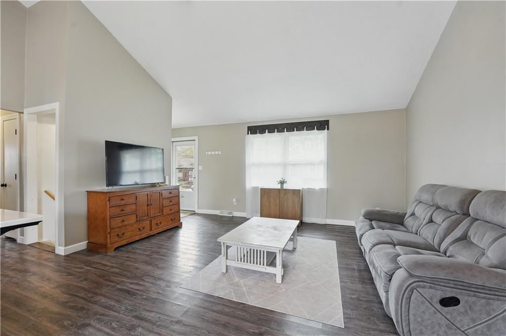 406 Allen Street — photo 3