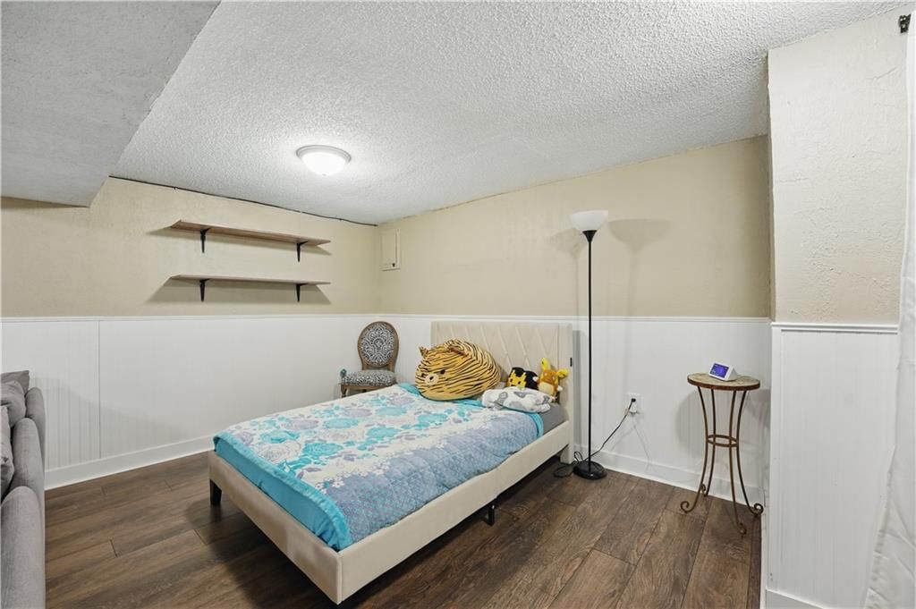 406 Allen Street — photo 23