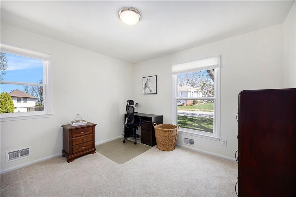 10728 Wheeling Avenue — photo 16