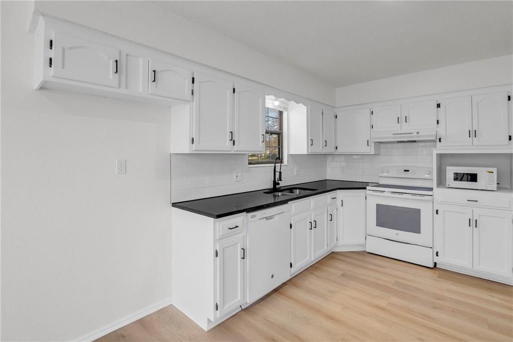 17105 E 49th Terrace — photo 8