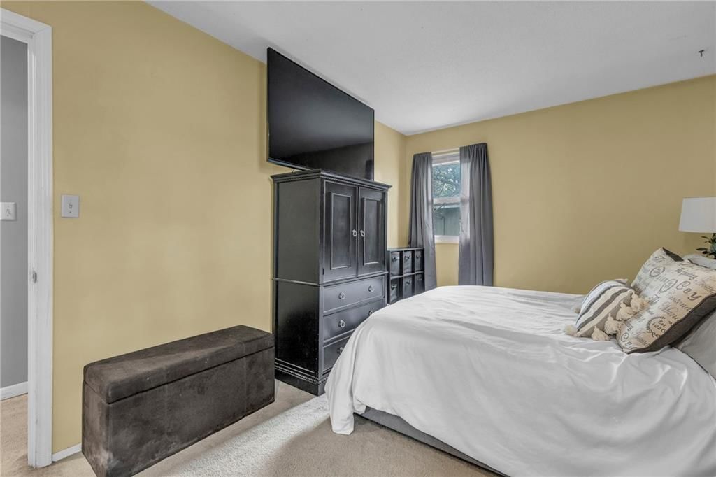 514 S Oak Street — photo 11