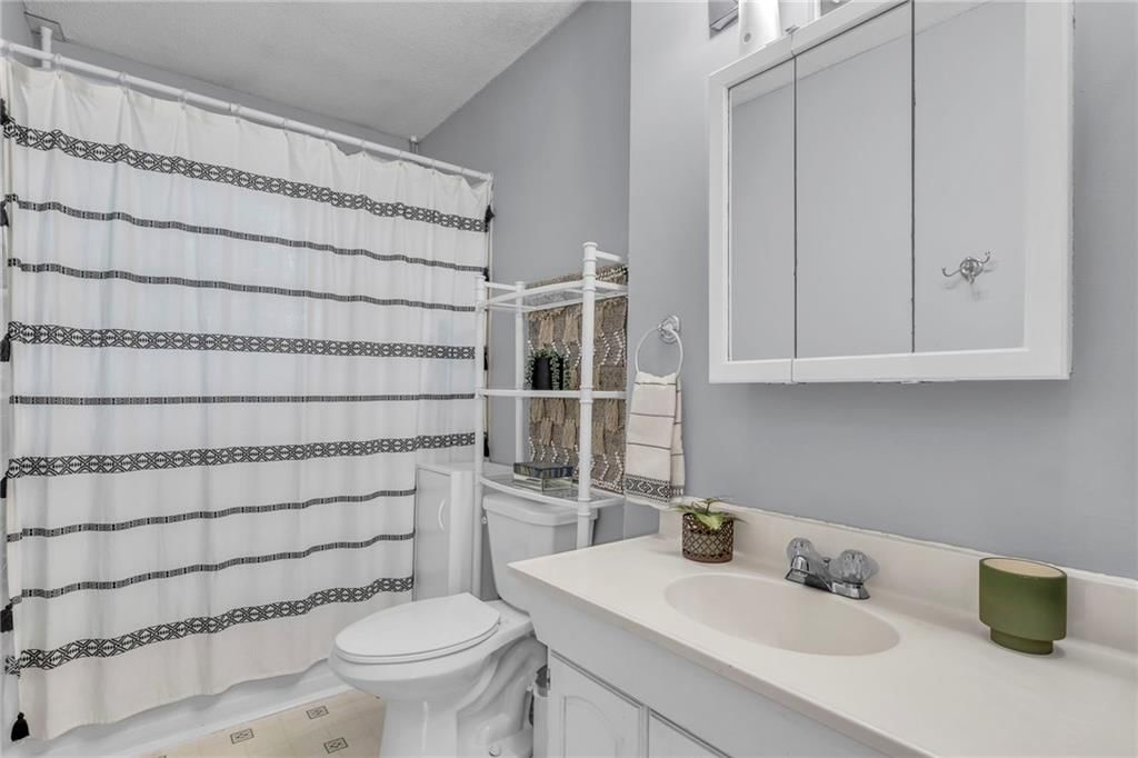514 S Oak Street — photo 13