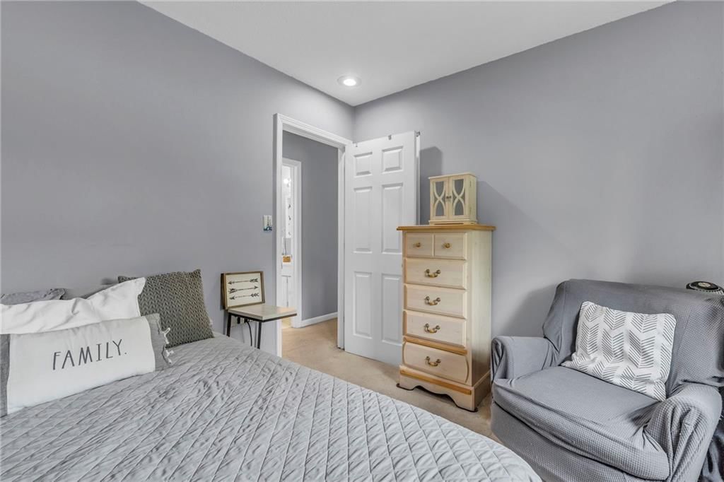 514 S Oak Street — photo 17
