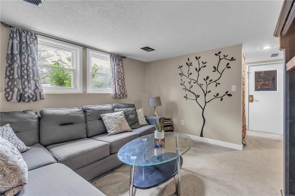 514 S Oak Street — photo 23