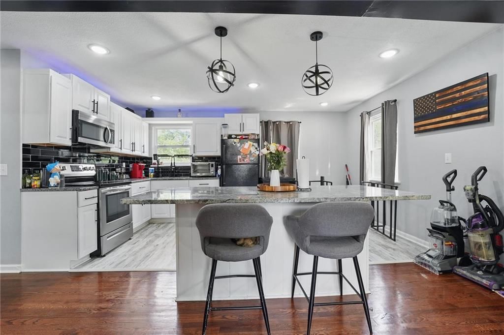 1237 50th Terrace — photo 8
