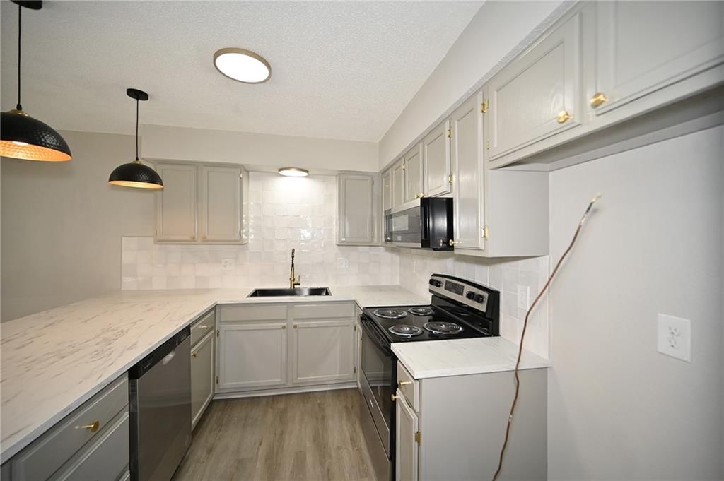 6816 N Fisk Avenue — photo 11