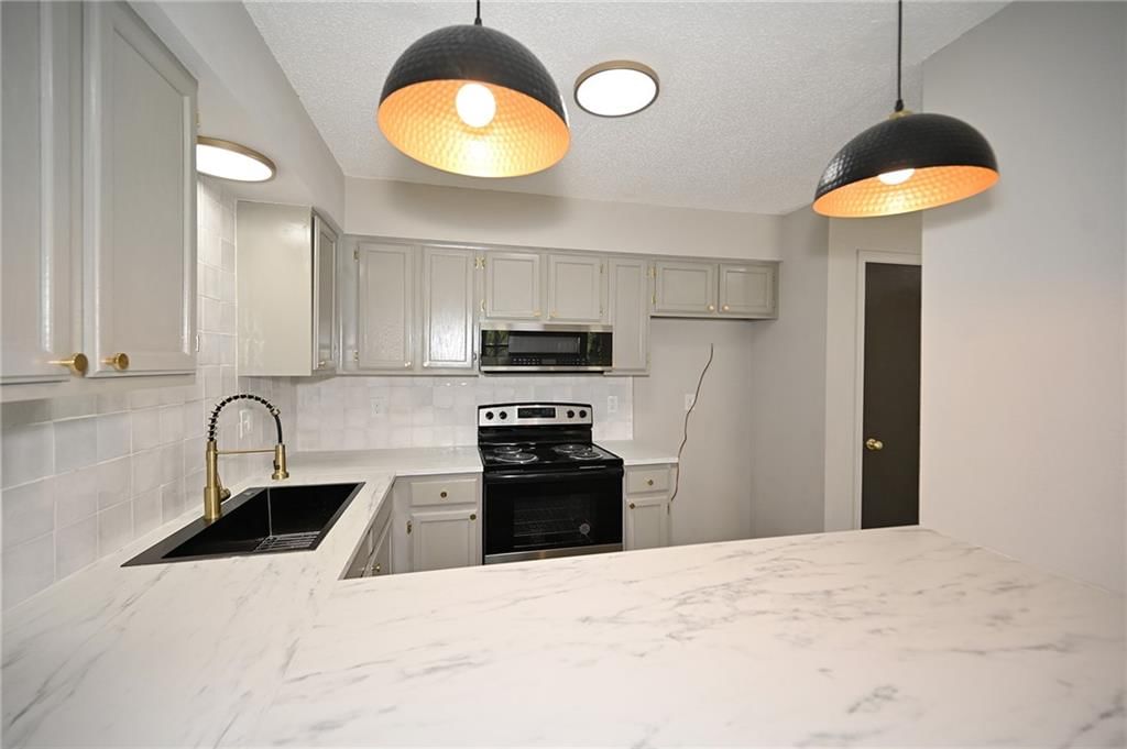 6816 N Fisk Avenue — photo 9