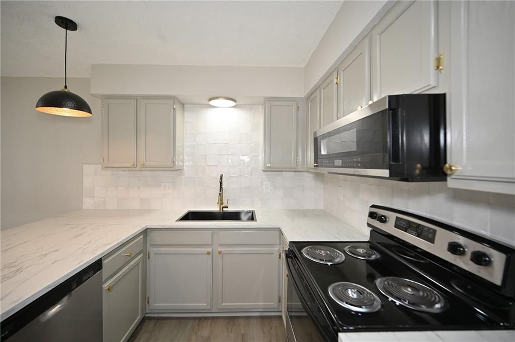 6816 N Fisk Avenue — photo 10