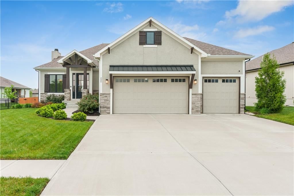 235 SW Eagles Ridge Drive, Blue Springs, MO