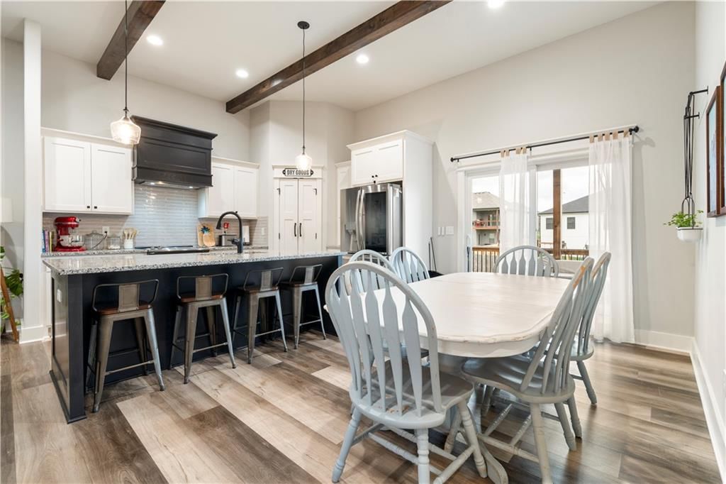 512 SW Meadowood Drive — photo 21