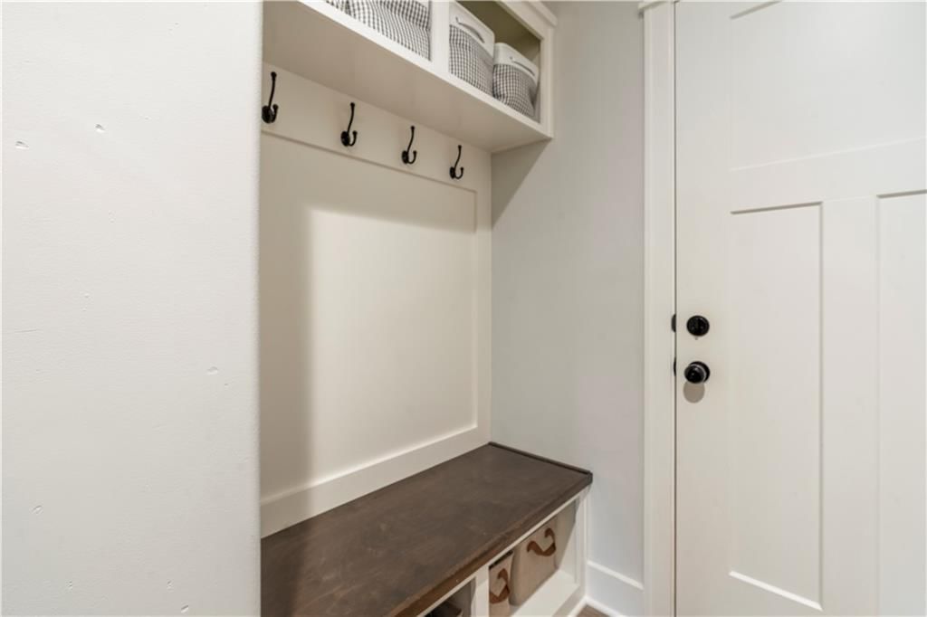 512 SW Meadowood Drive — photo 31
