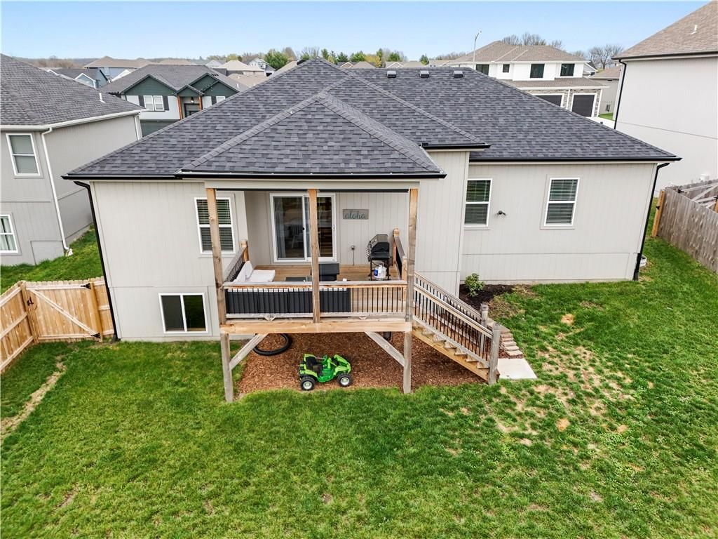 512 SW Meadowood Drive — photo 38
