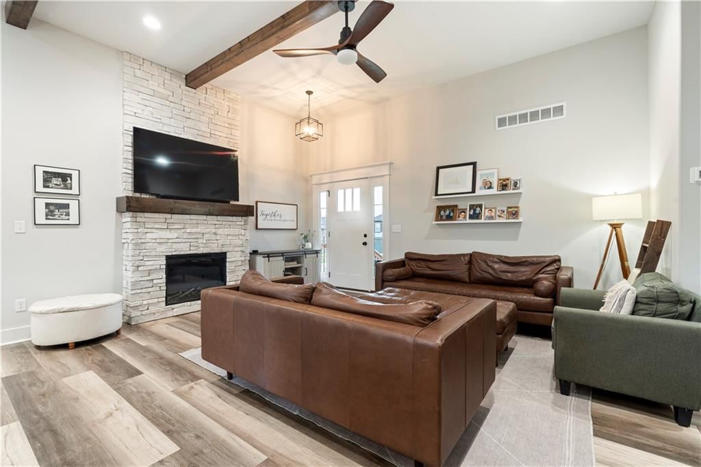 512 SW Meadowood Drive — photo 9