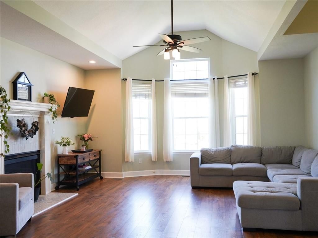 209 Westgate Court — photo 3