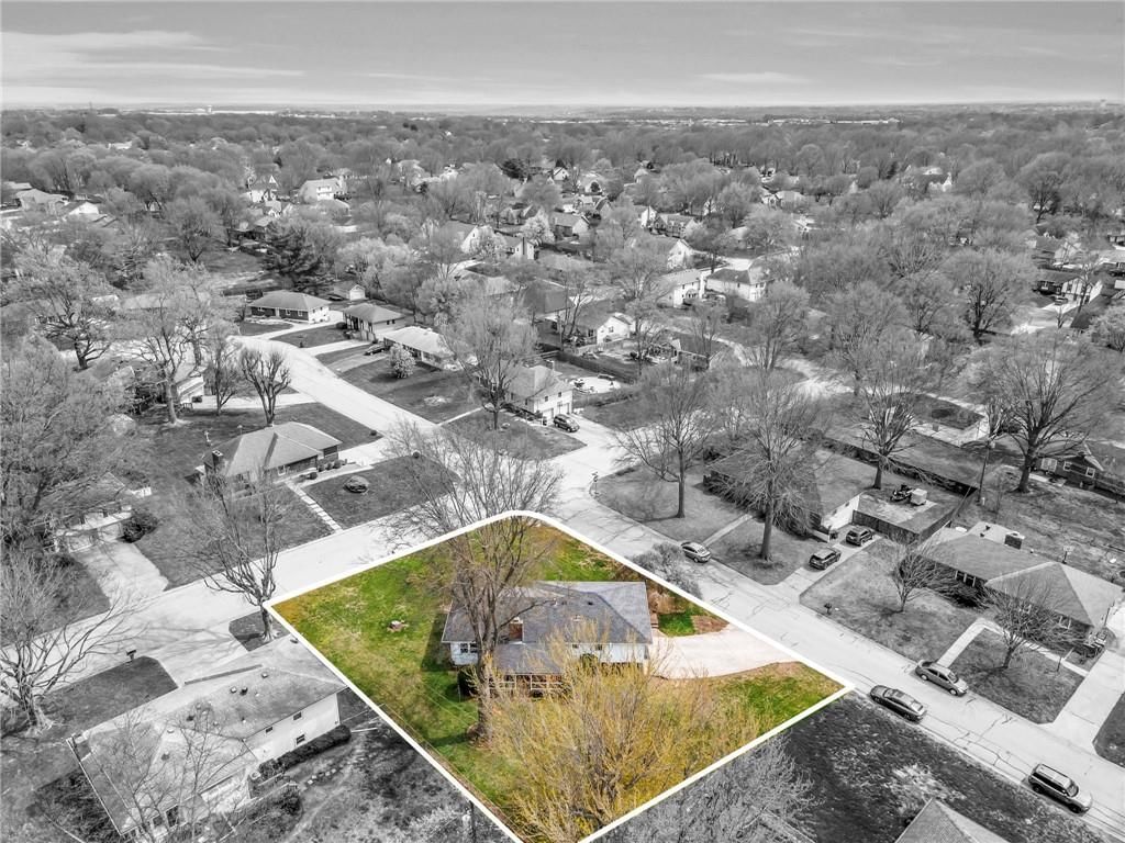 501 NW Wedgewood Drive — photo 32