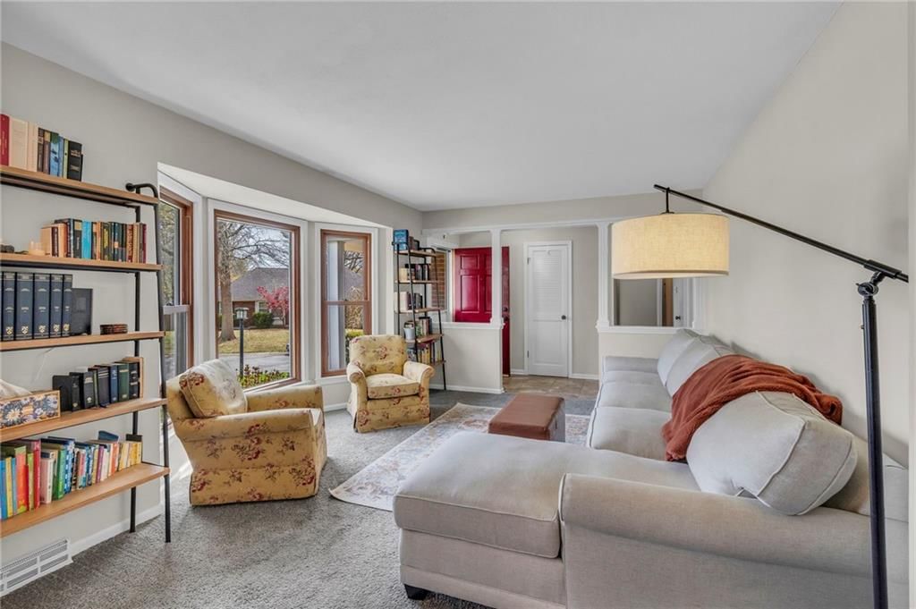 501 NW Wedgewood Drive — photo 5
