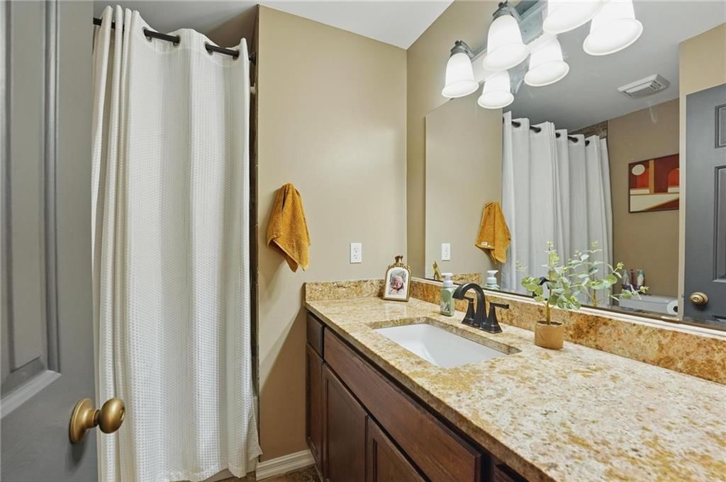10631 N Wallace Avenue — photo 31