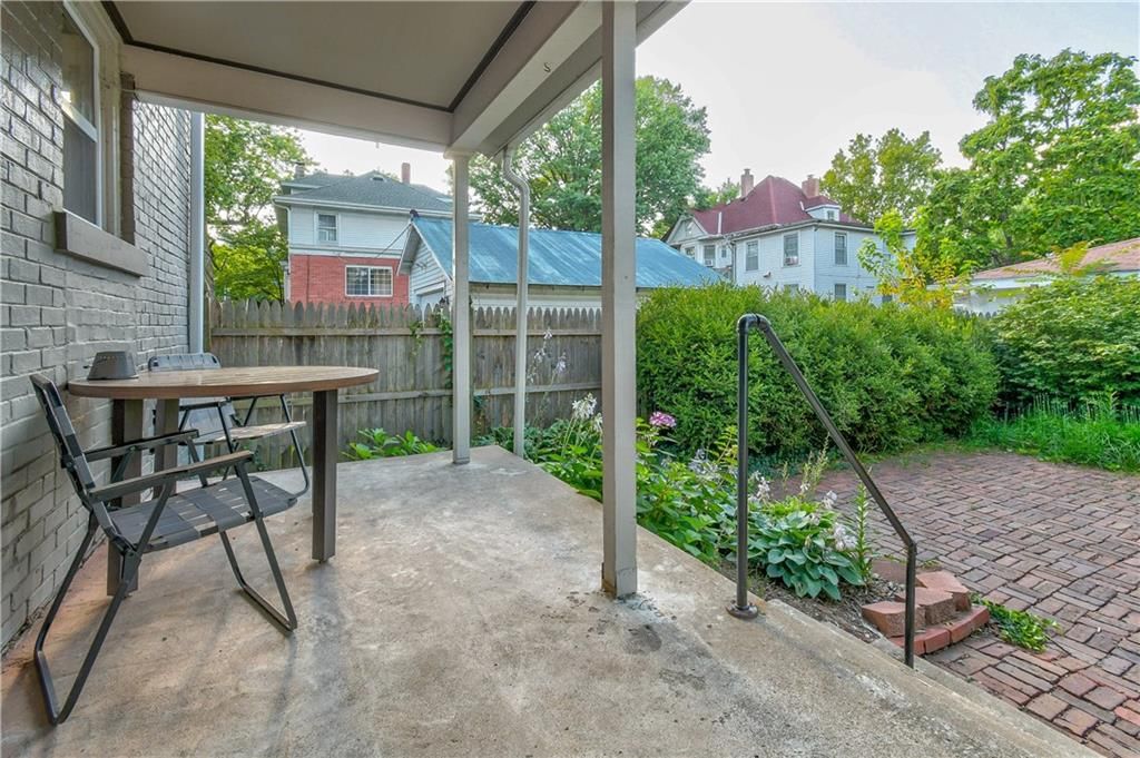 610 W Truman Road — photo 32