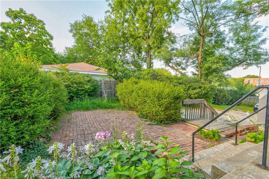 610 W Truman Road — photo 33